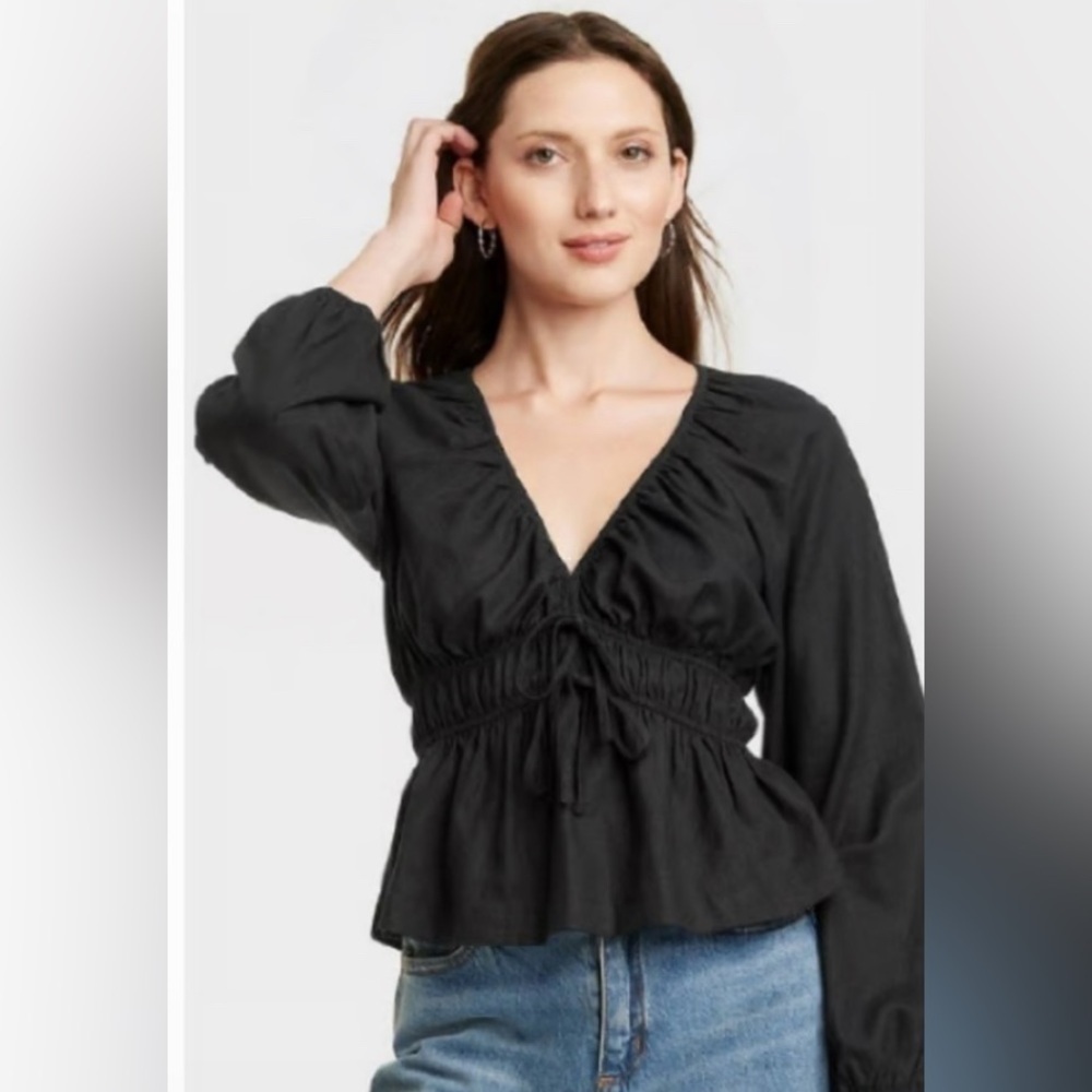 Universal Threads Black long sleeved top, cinched waist and tie detail, Sz small
